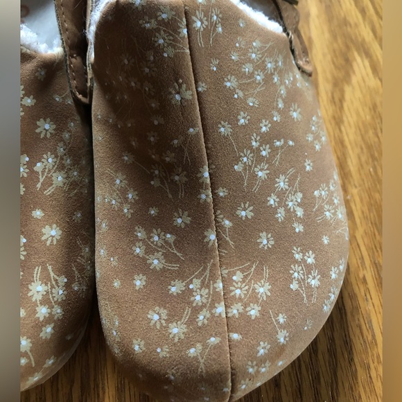 Oshkosh Slip On Mule Shoe - Picture 3 of 5